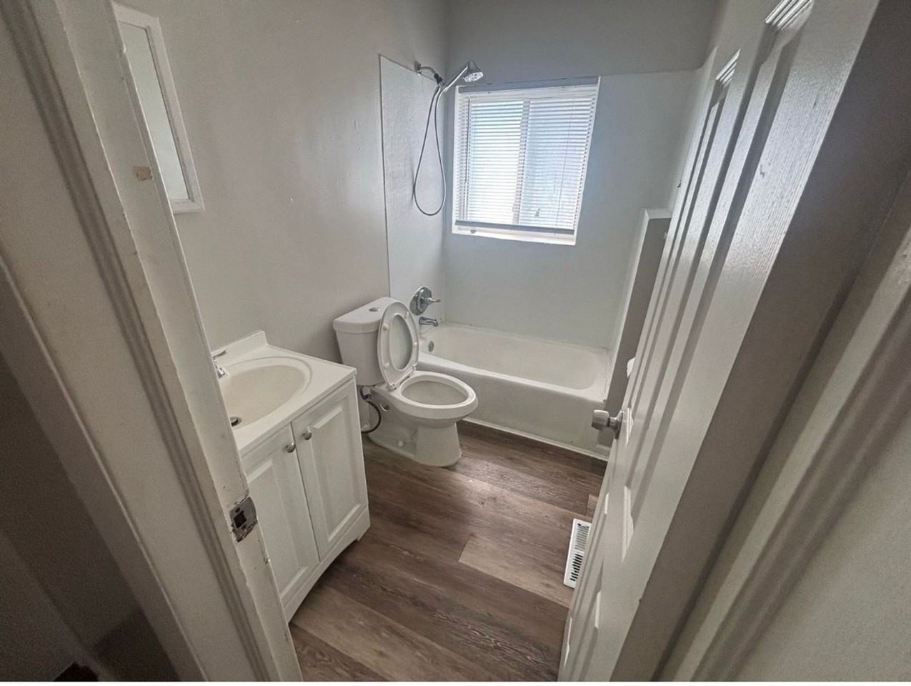 523 Weston St - Photo 5 of 9