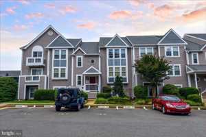 featured image of 4056 Grays Pointe Ct