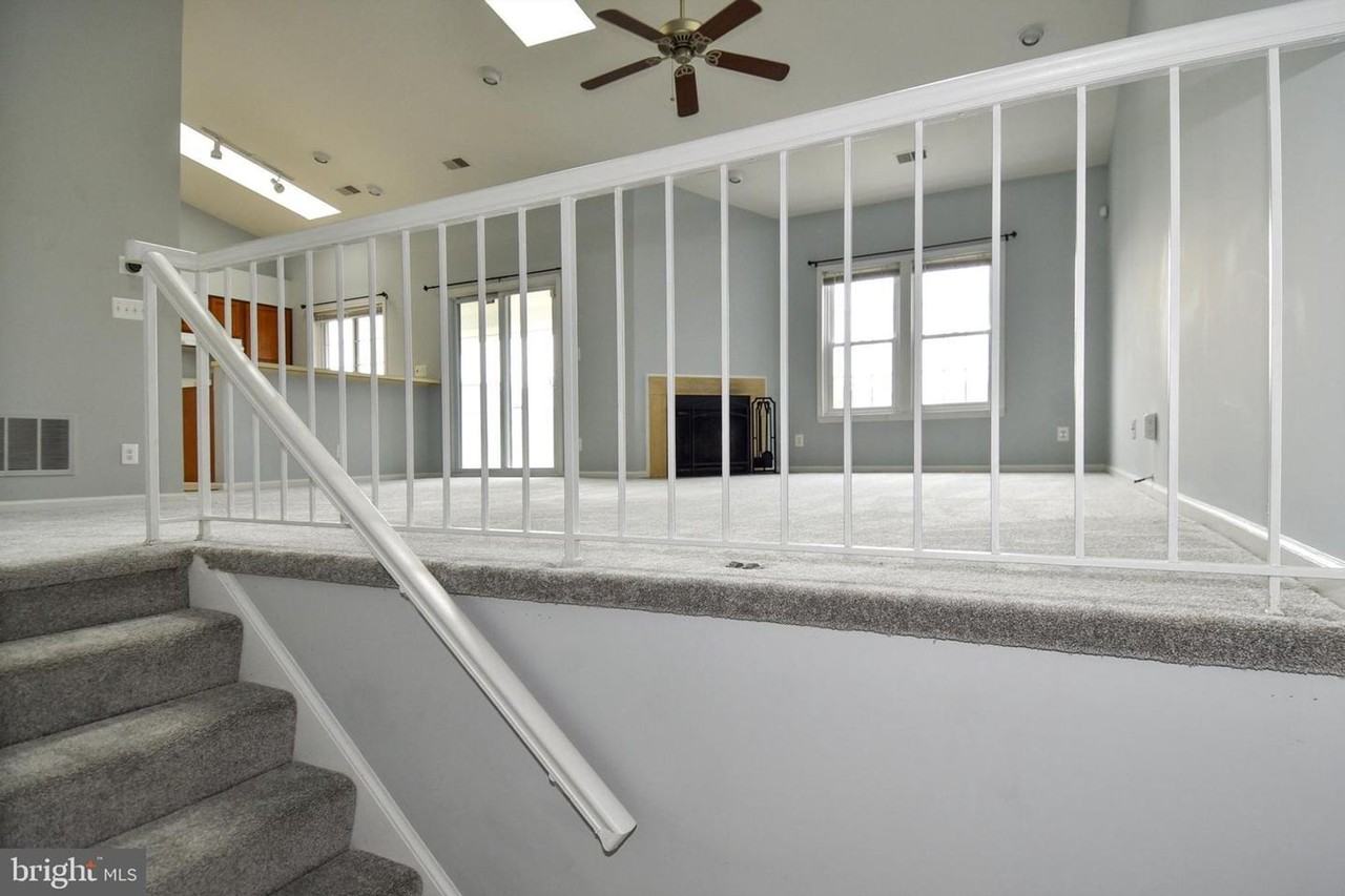 4056 Grays Pointe Ct - Photo 3 of 39