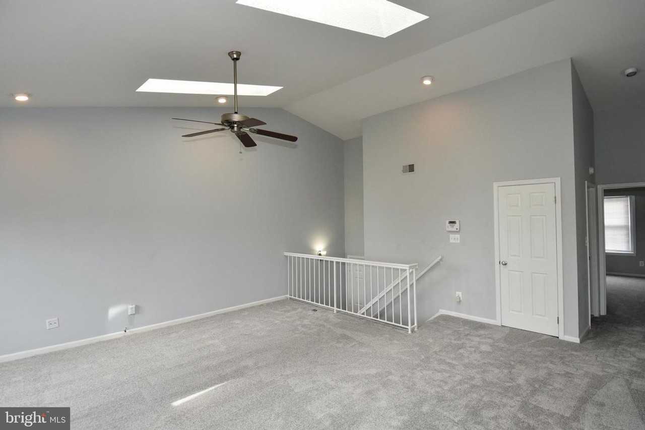 4056 Grays Pointe Ct - Photo 4 of 39