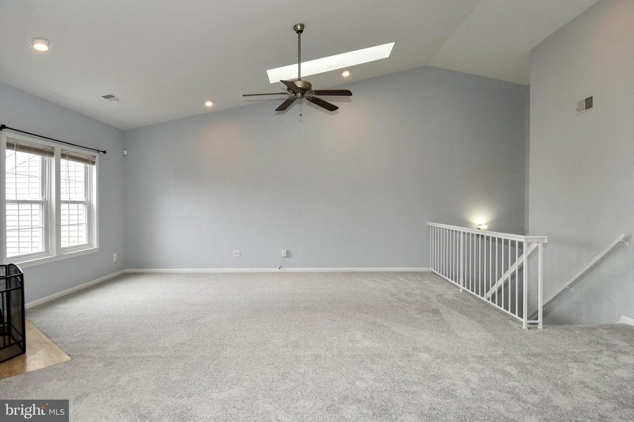 4056 Grays Pointe Ct - Photo 5 of 39