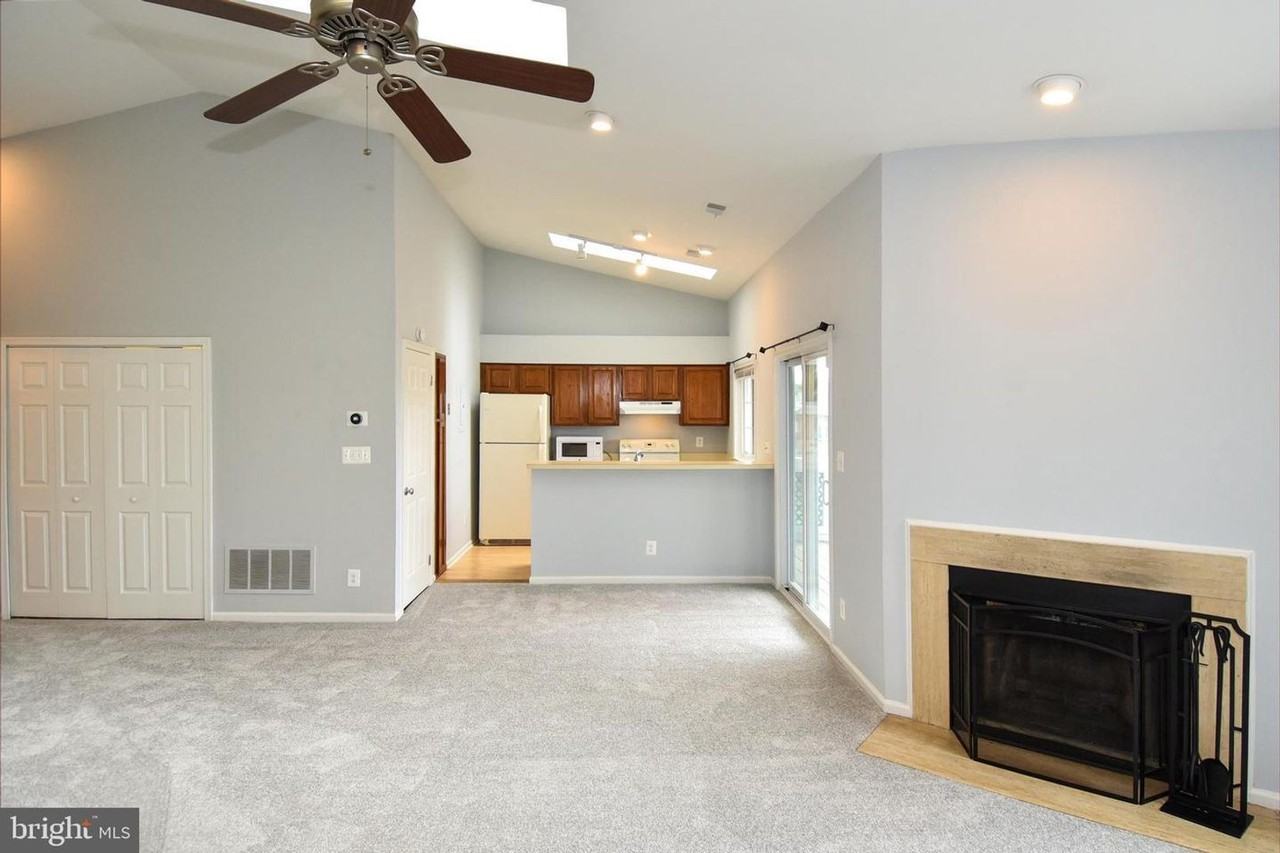 4056 Grays Pointe Ct - Photo 6 of 39