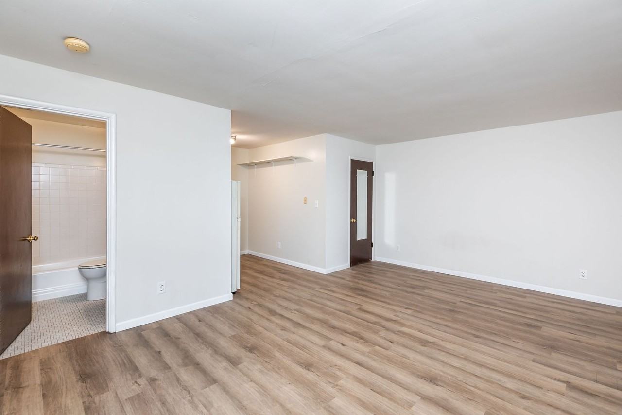 5634 Macey Ave - Photo 3 of 12