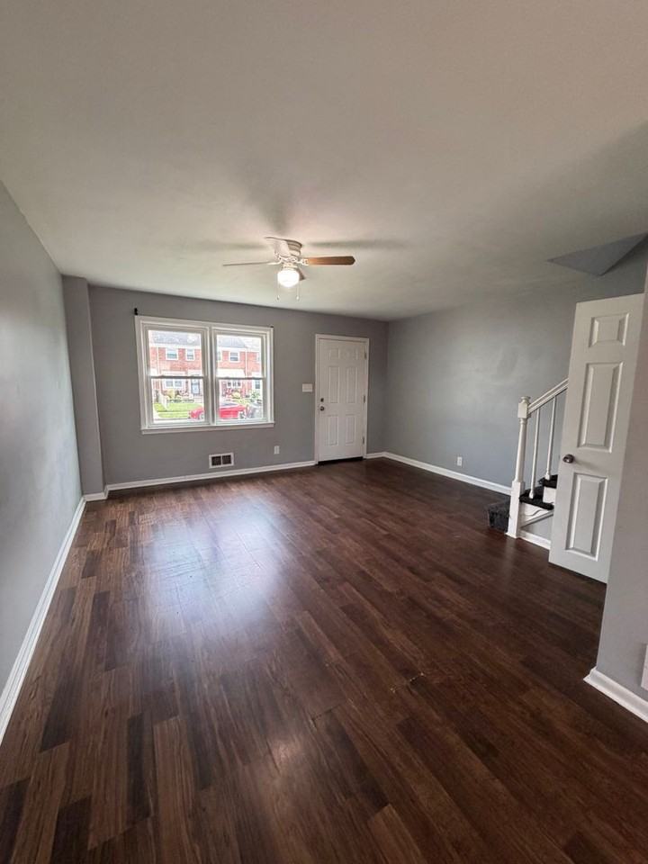 2229 Graythorn Rd - Photo 2 of 23