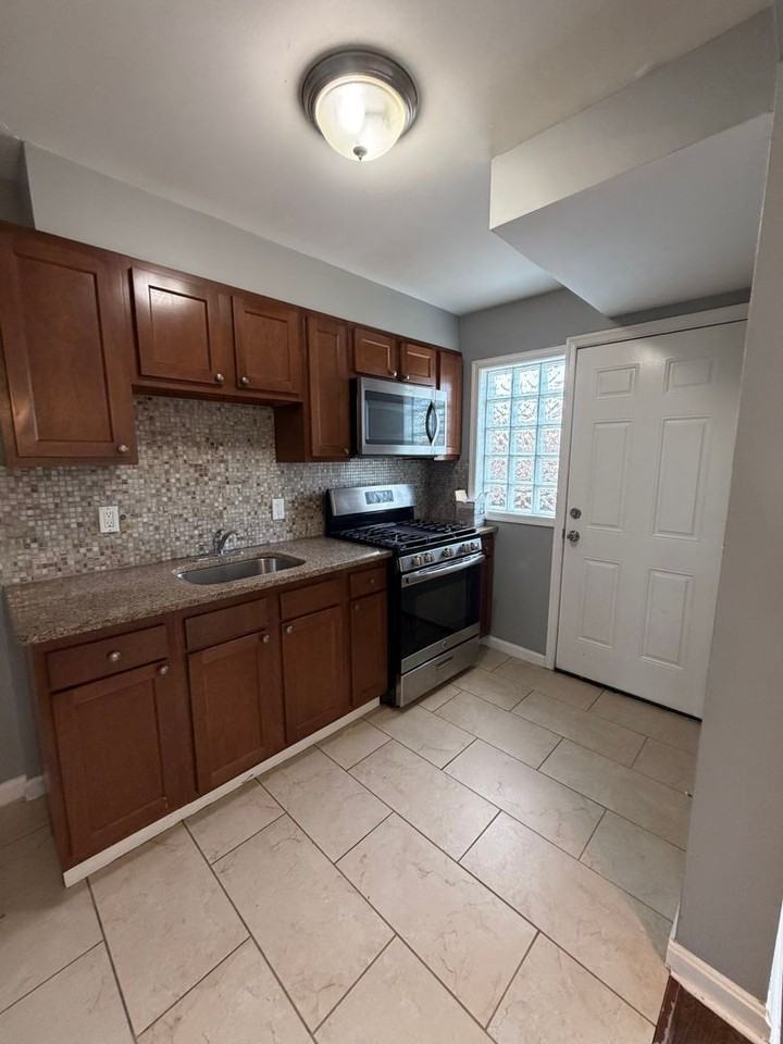 2229 Graythorn Rd - Photo 5 of 23
