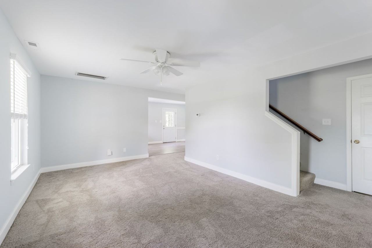 5880 Charles City Rd - Photo 5 of 37