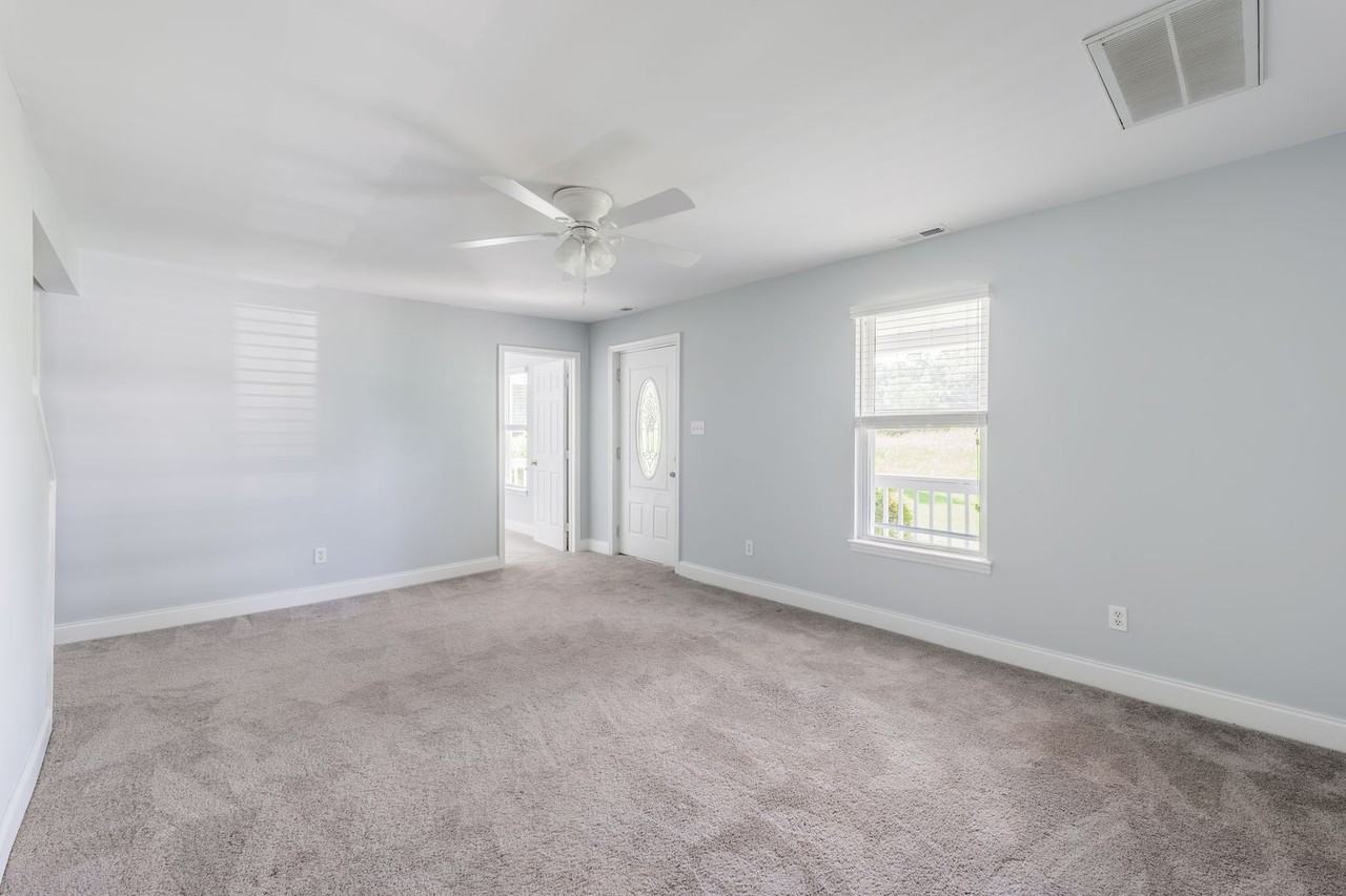 5880 Charles City Rd - Photo 7 of 37