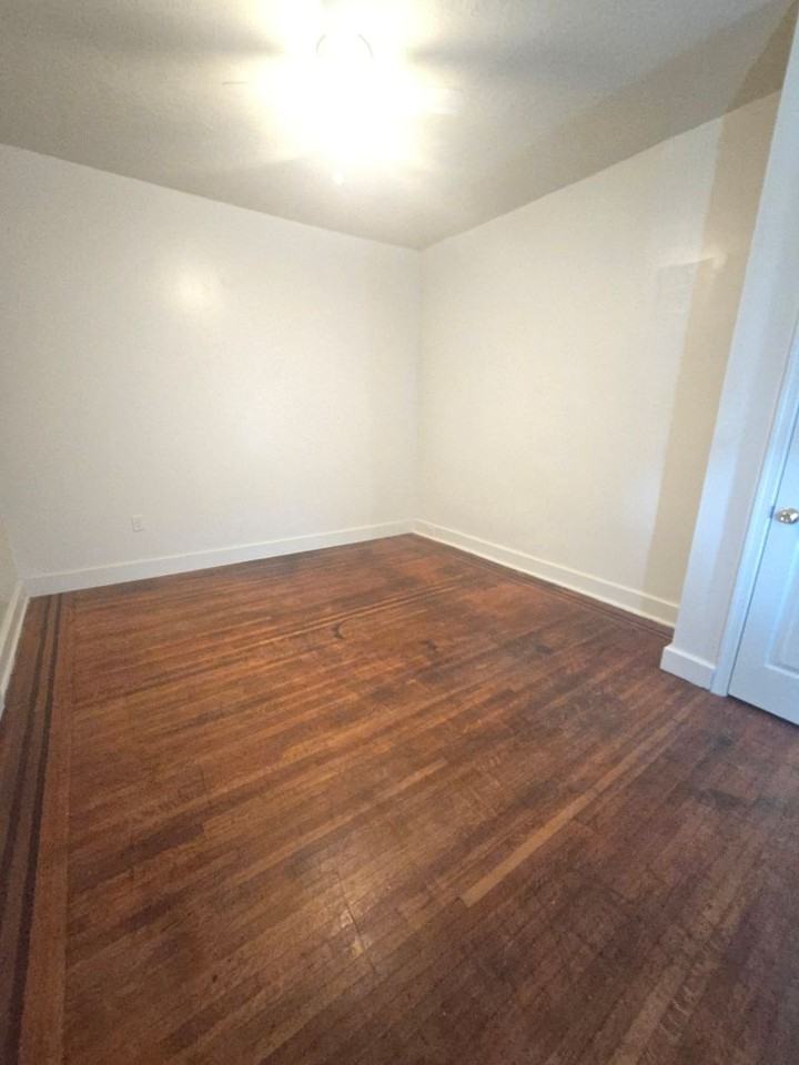 259 W Jackson St #1 - Photo 4 of 25