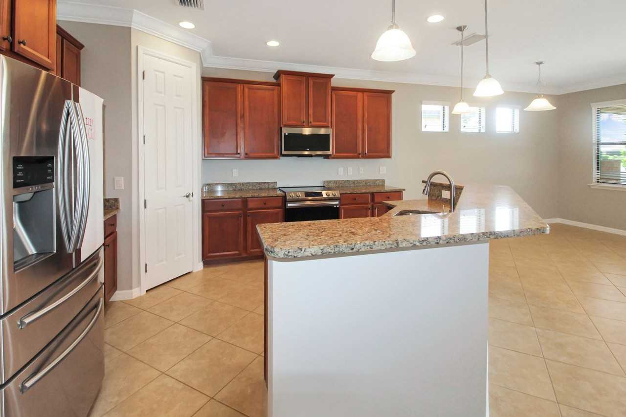 1219 Cielo Ct - Photo 4 of 31