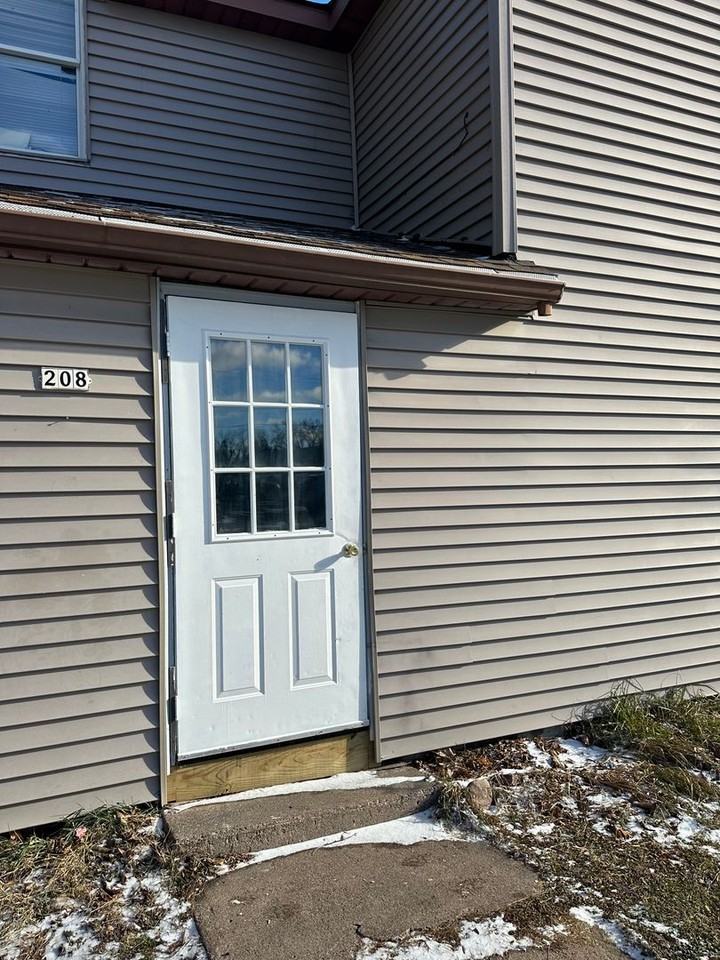 208 S Andrews Ave - Photo 2 of 10