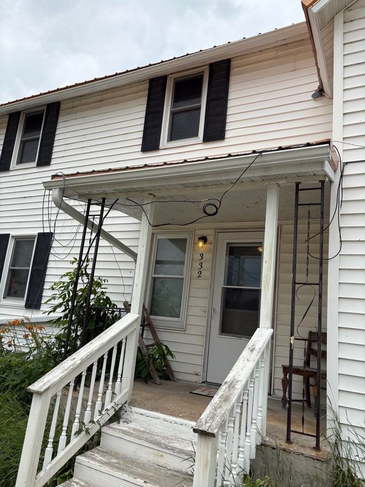 332 Cedar St - Photo 2 of 10