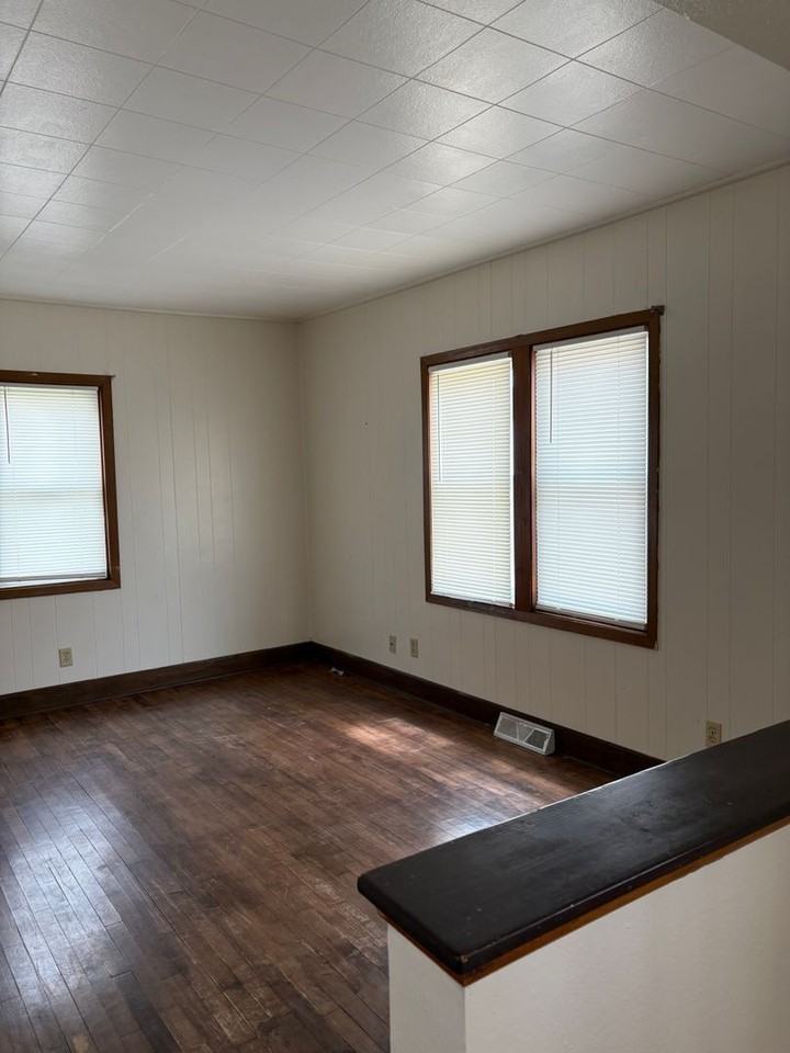 332 Cedar St - Photo 7 of 10
