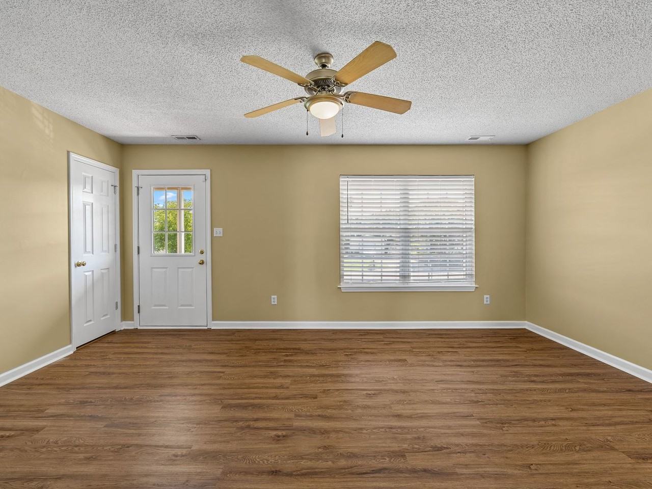 402 Mcfall Ct - Photo 5 of 30
