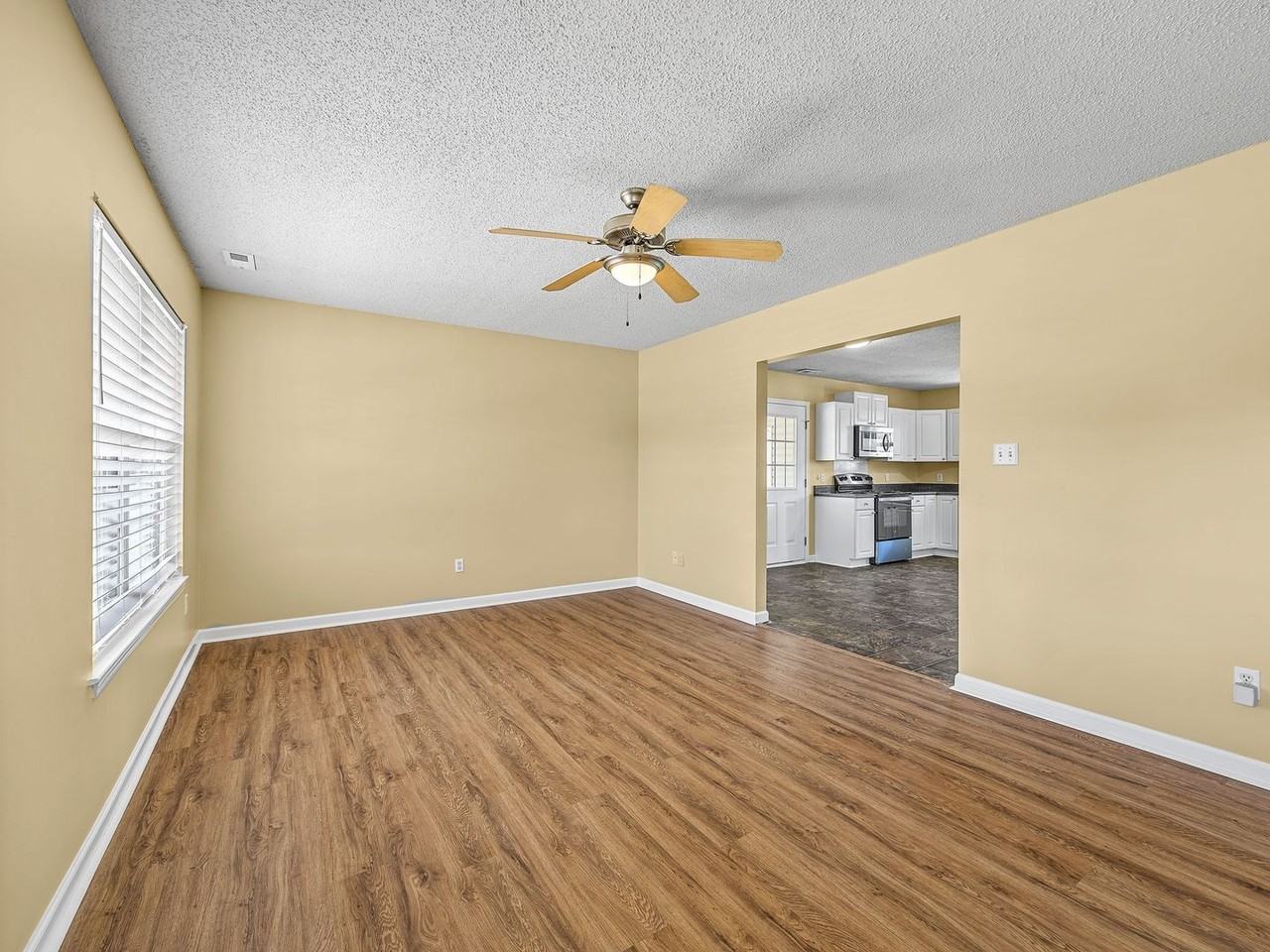 402 Mcfall Ct - Photo 6 of 30