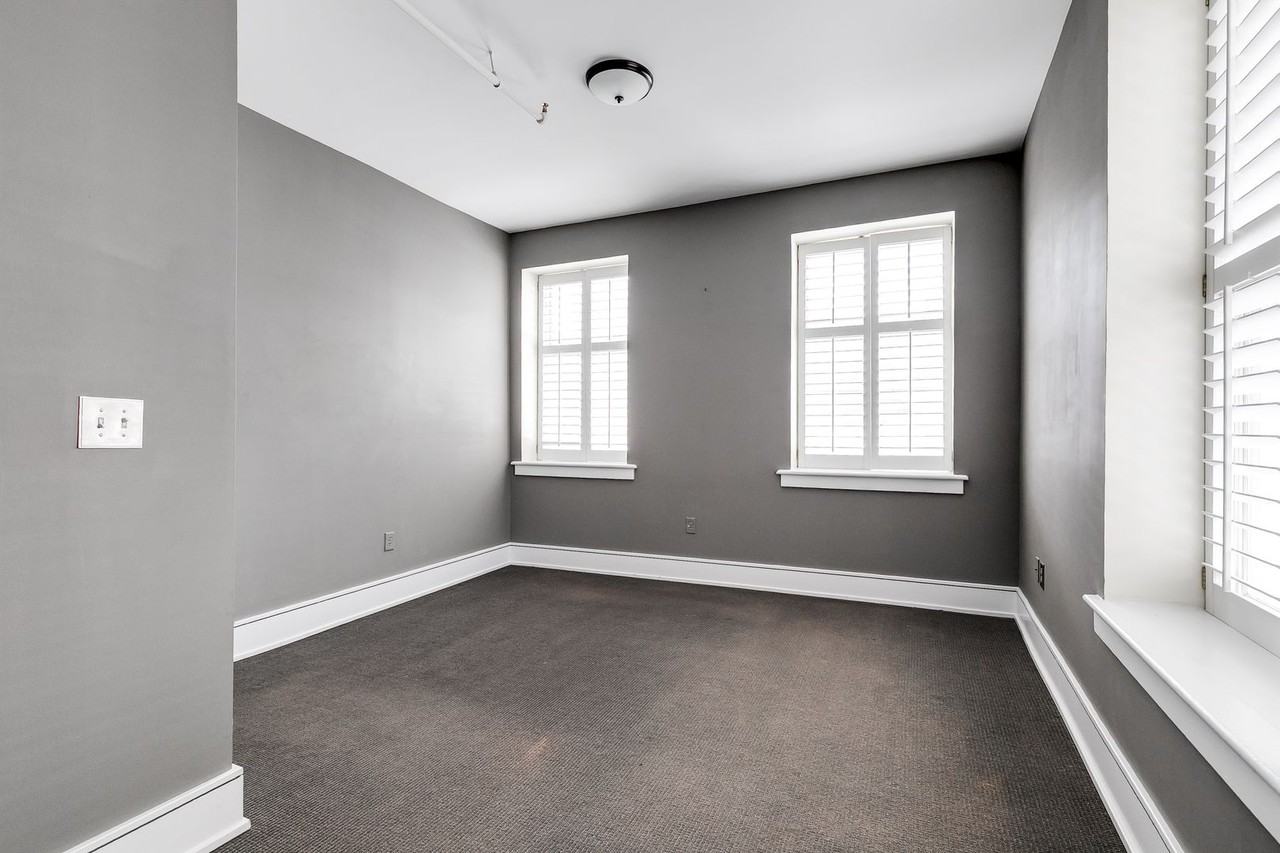 1205 E Main St - Photo 4 of 29