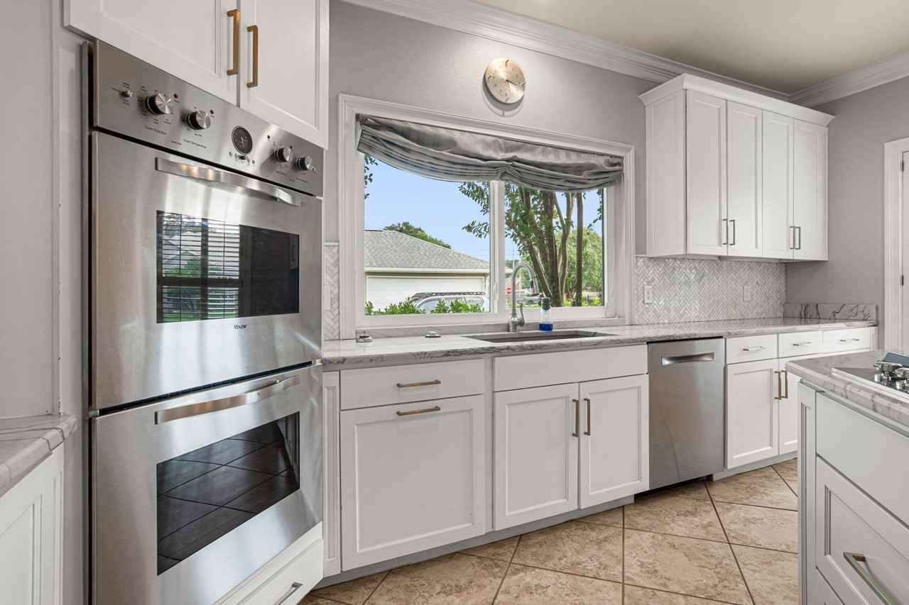3116 Brittany Pl - Photo 4 of 50