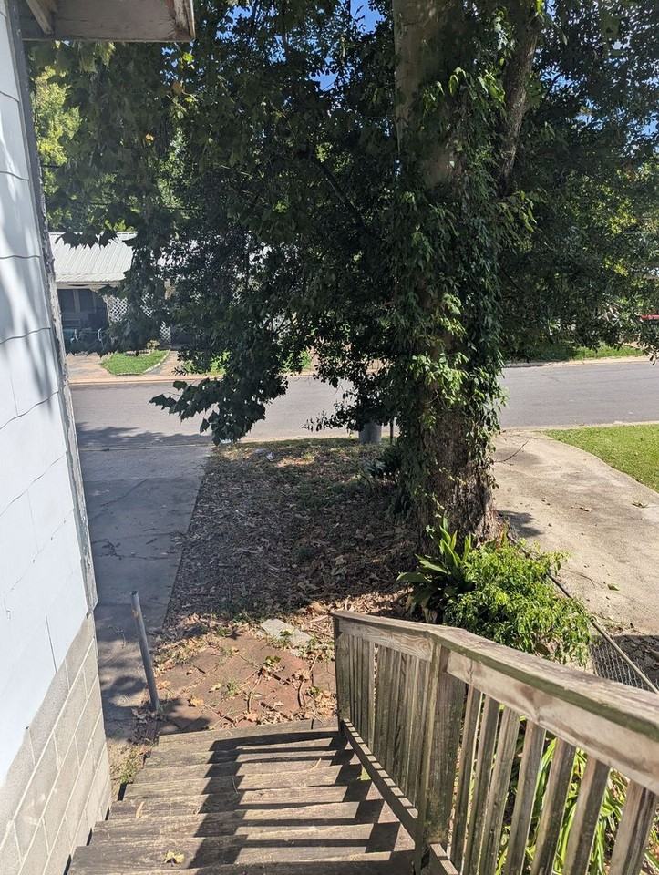 418 Tissington St - Photo 2 of 10