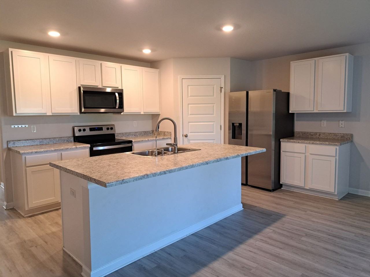 4897 Shurer Ln - Photo 2 of 24