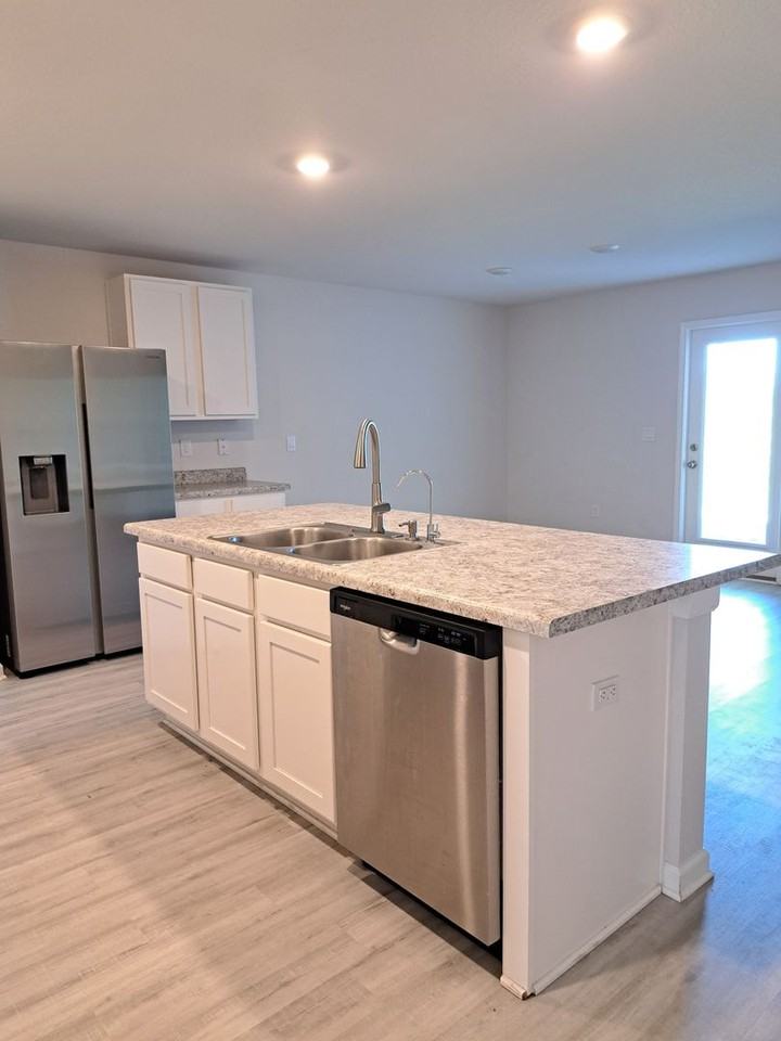 4897 Shurer Ln - Photo 3 of 24