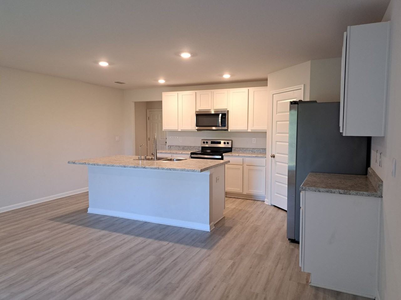 4897 Shurer Ln - Photo 5 of 24