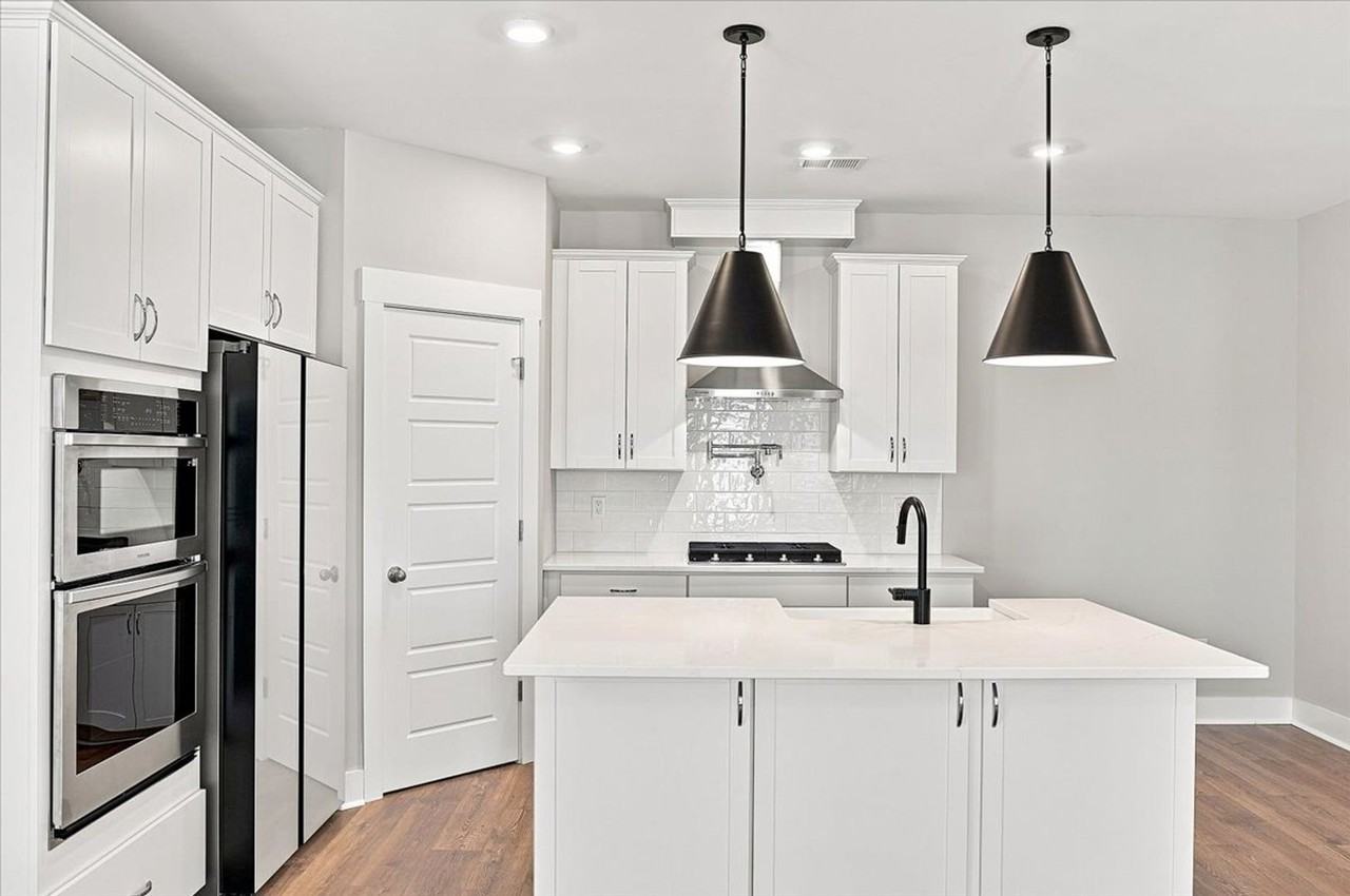 206 Woodward St - Photo 2 of 24
