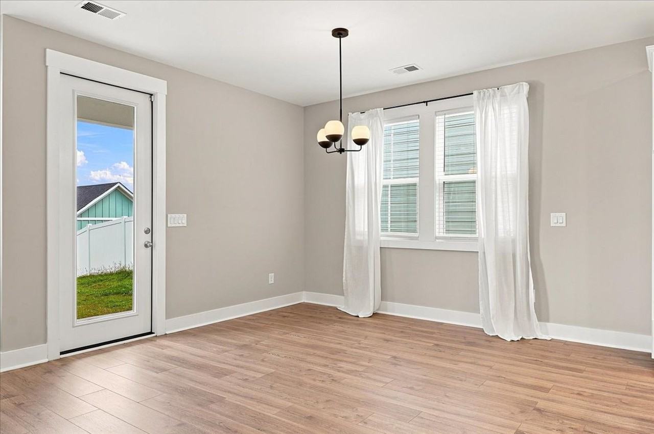 206 Woodward St - Photo 3 of 24