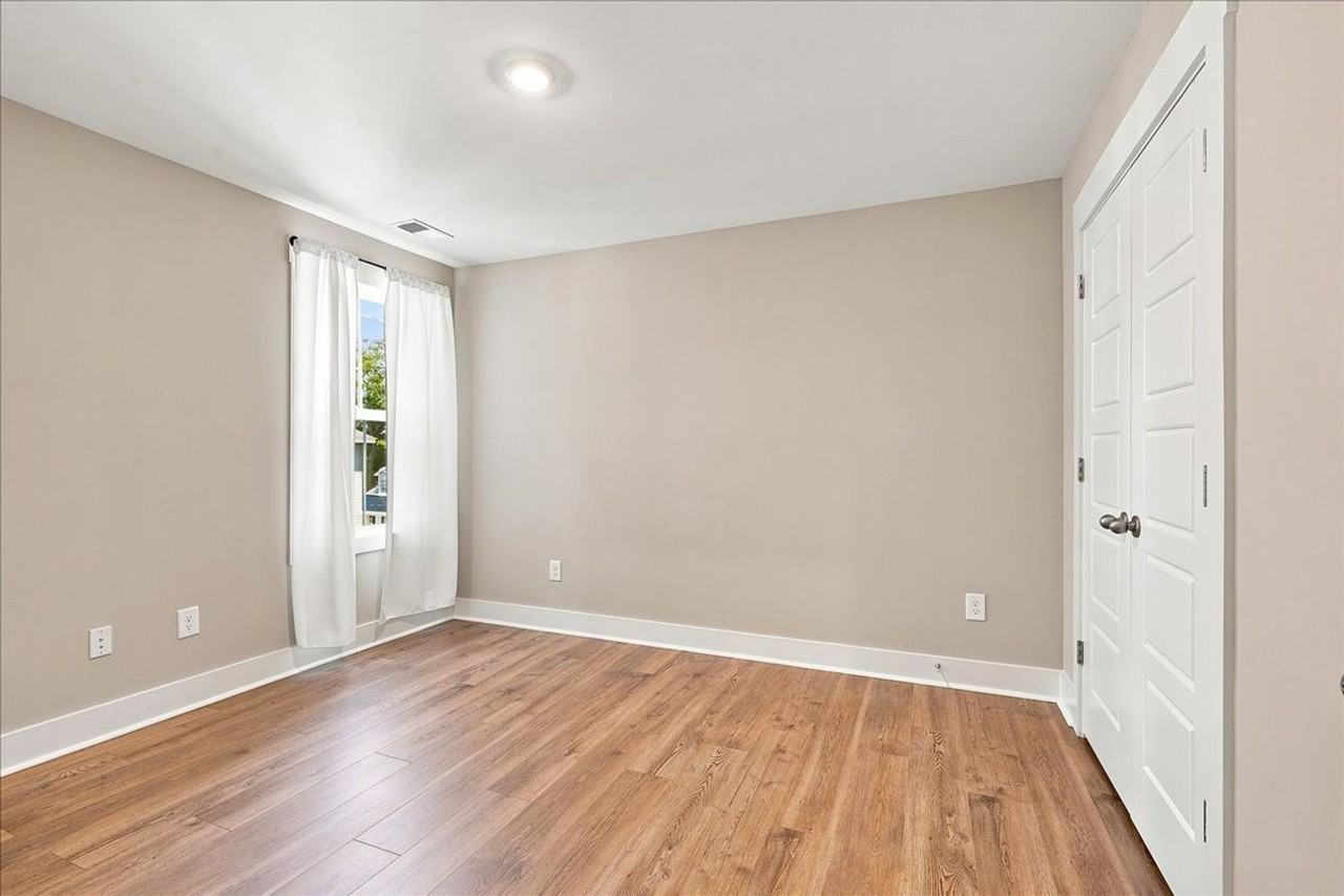 206 Woodward St - Photo 4 of 24