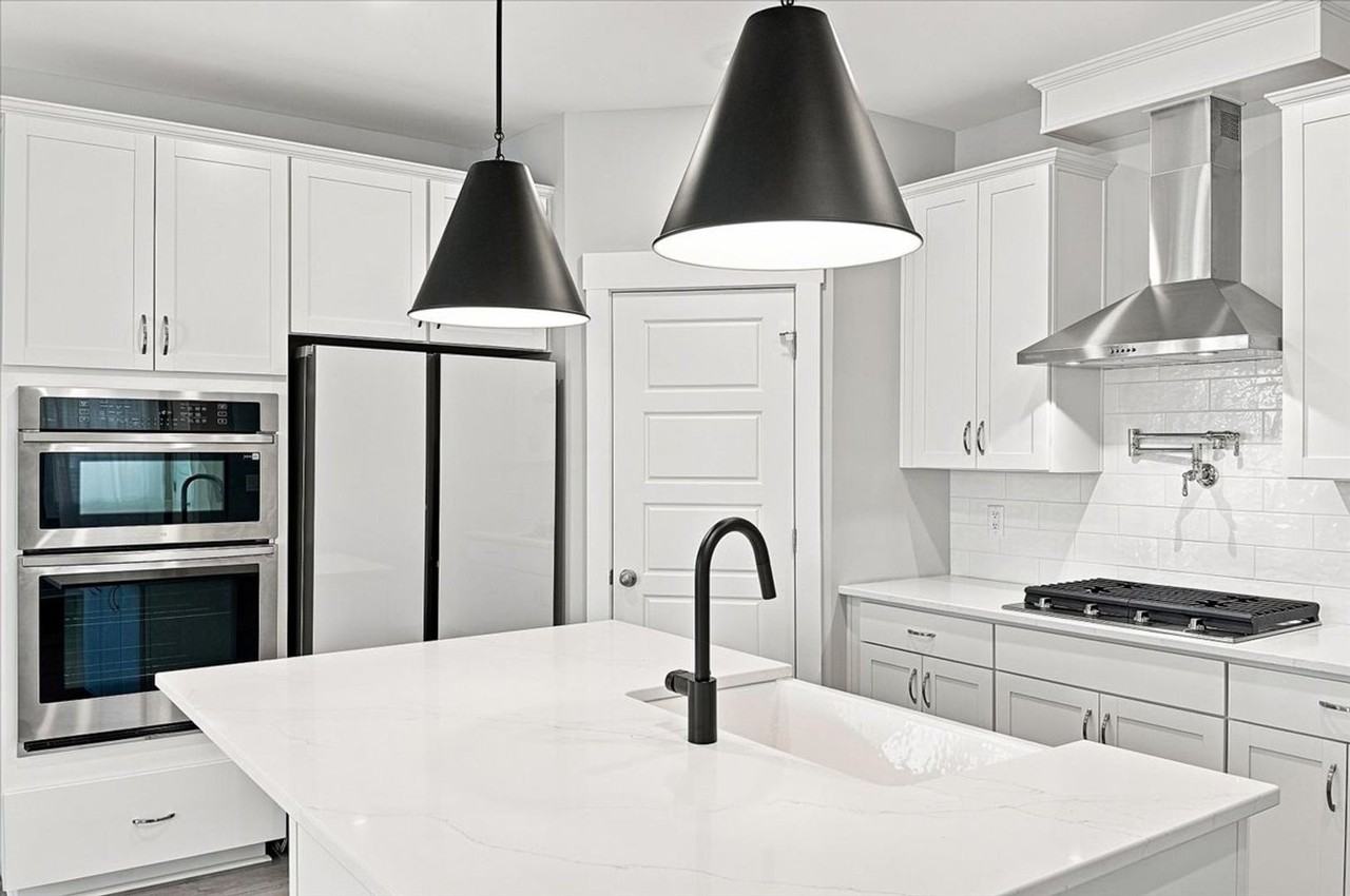 206 Woodward St - Photo 5 of 24