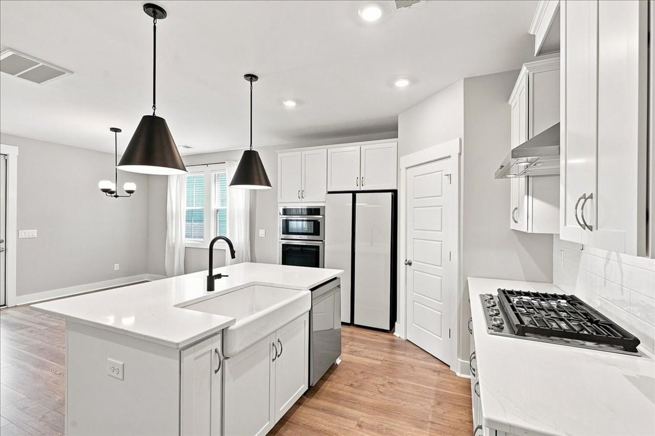 206 Woodward St - Photo 6 of 24