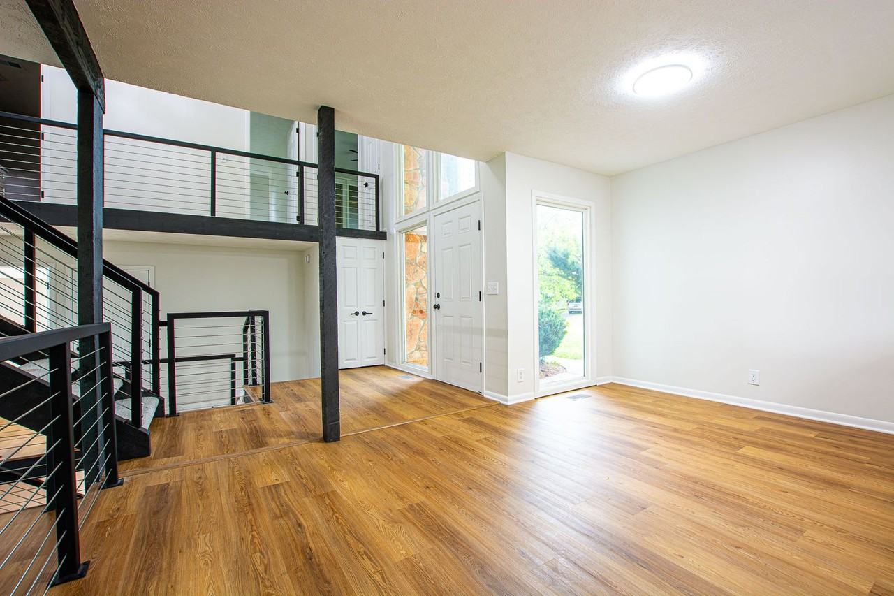 722 S 153rd Cir - Photo 3 of 42