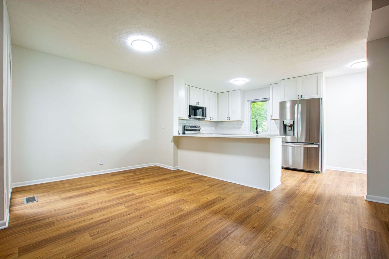 722 S 153rd Cir - Photo 4 of 42
