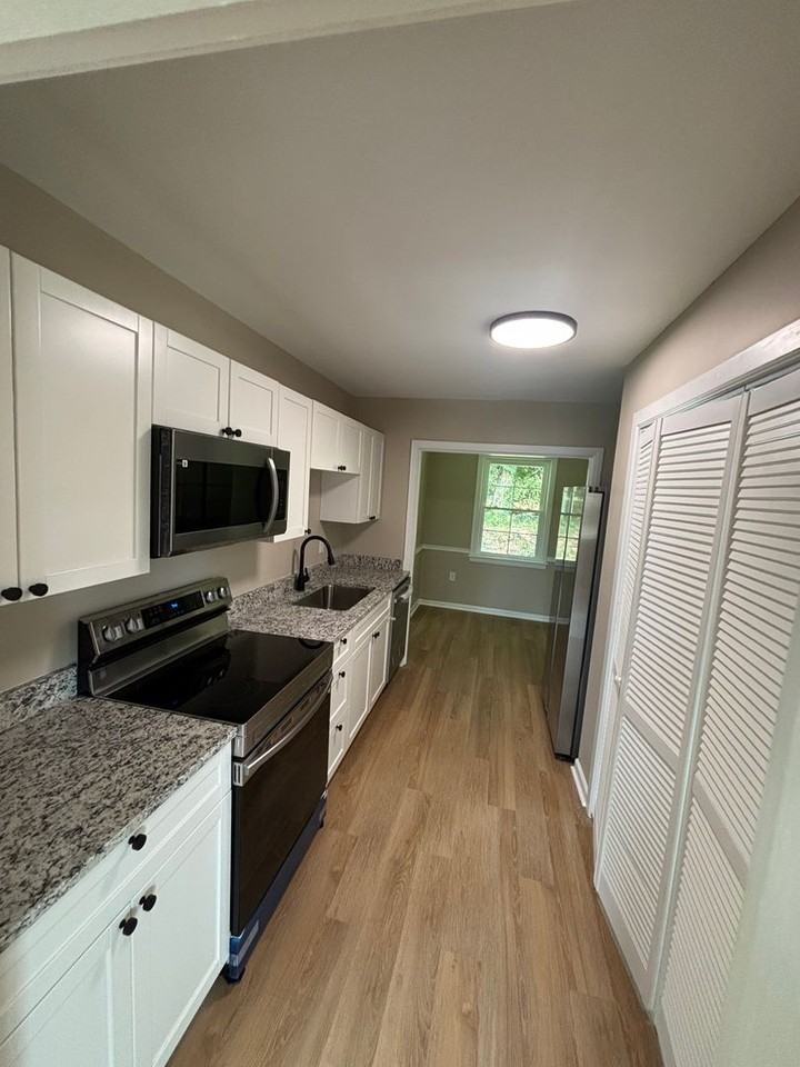 1300 Harding St - Photo 2 of 8