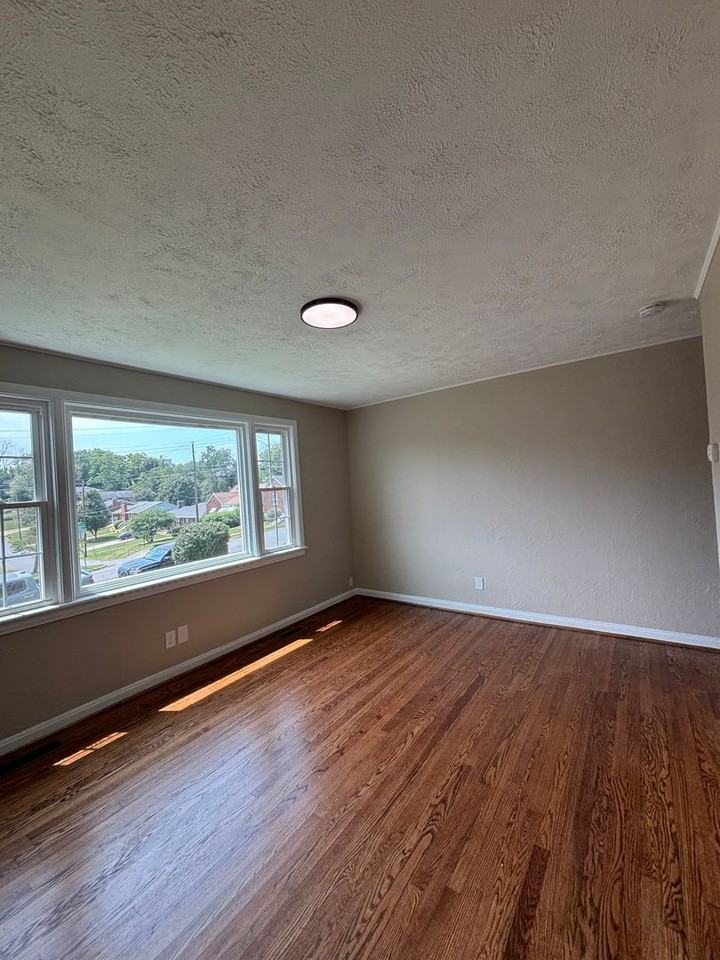 1300 Harding St - Photo 3 of 8
