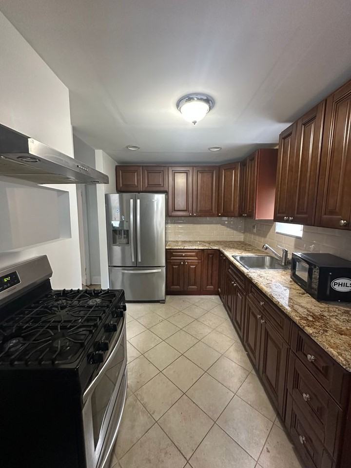 202 S 4th St - Photo 6 of 13