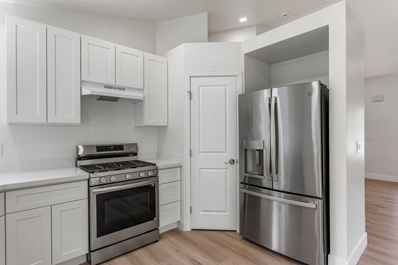 5520 Muskingham Way - Photo 3 of 18