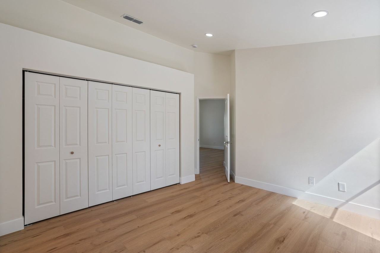 5520 Muskingham Way - Photo 6 of 18