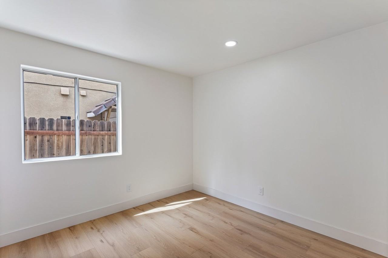 5520 Muskingham Way - Photo 7 of 18