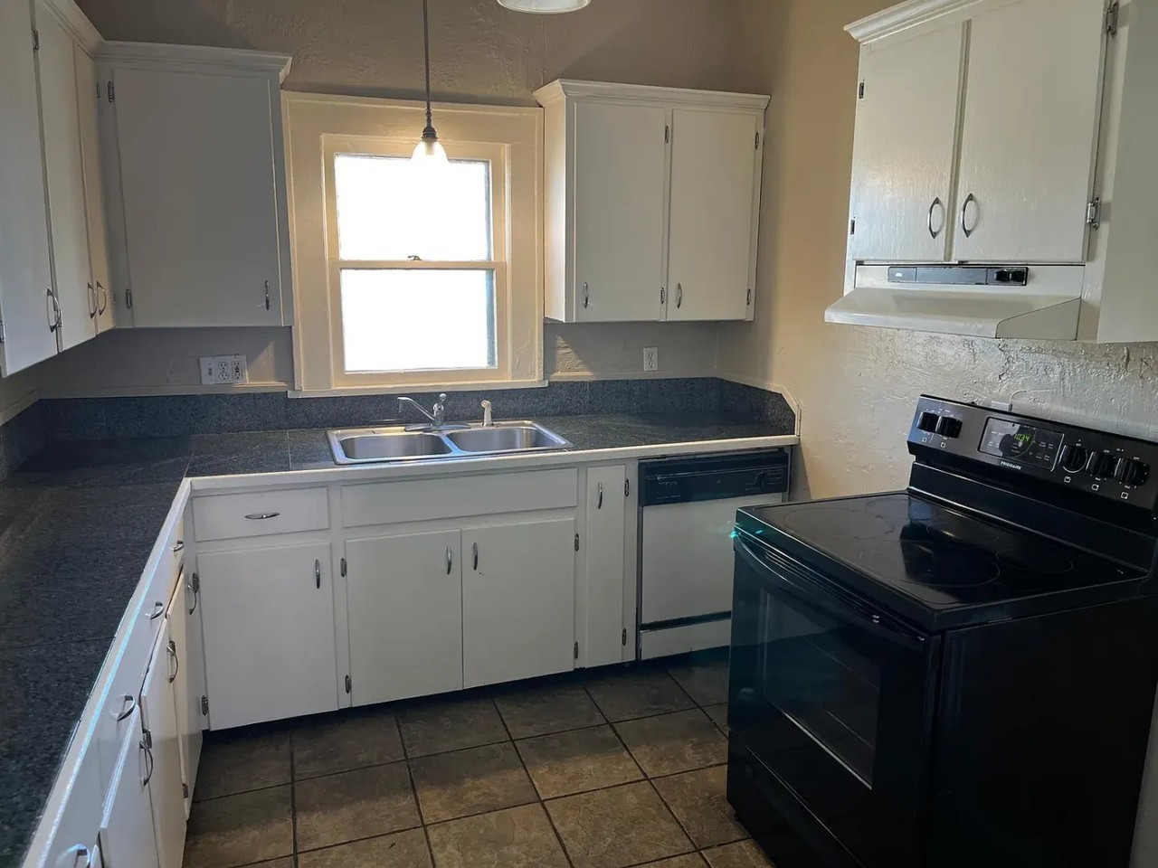 1310 S Trenton Ave - Photo 5 of 16