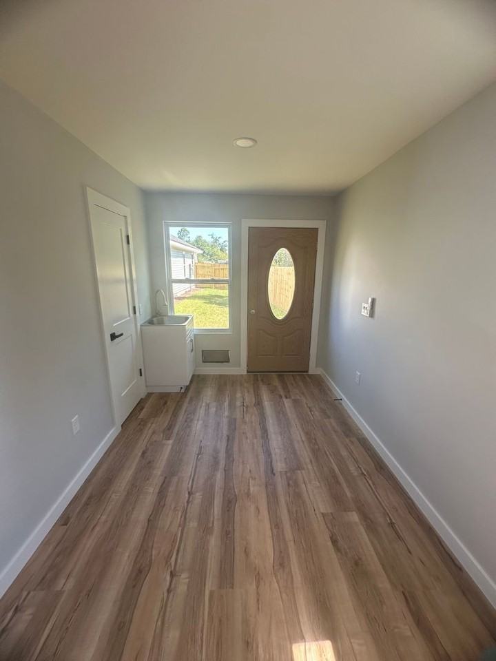 7209B Lake Suzzanne Ln - Photo 2 of 5