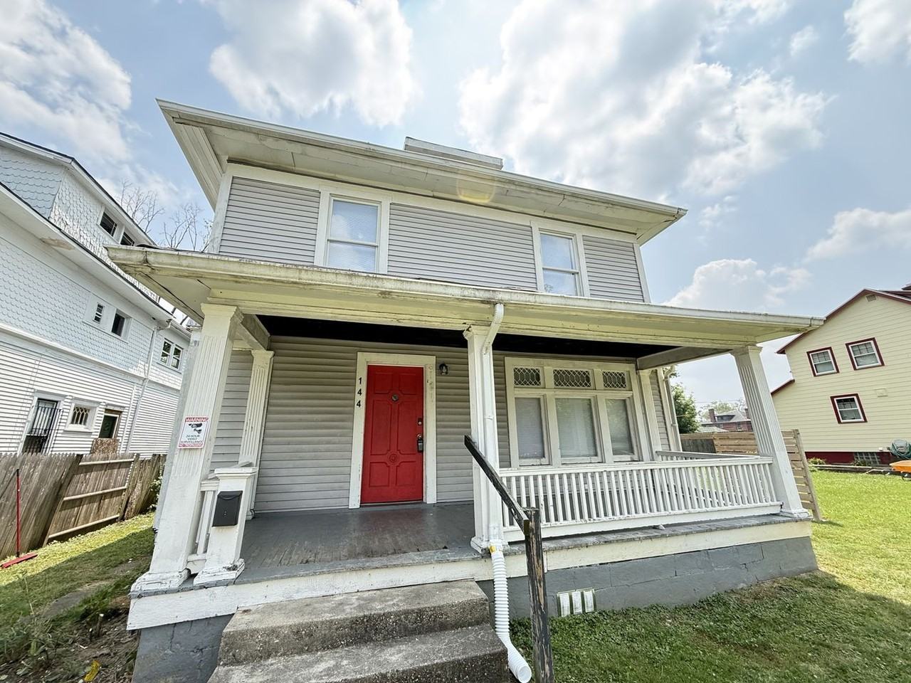 144 Oxford Ave - Photo 2 of 26
