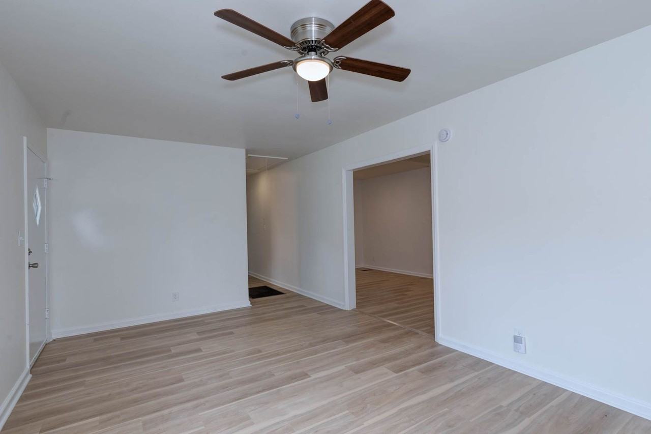 2864 Hawthorne Dr - Photo 2 of 25