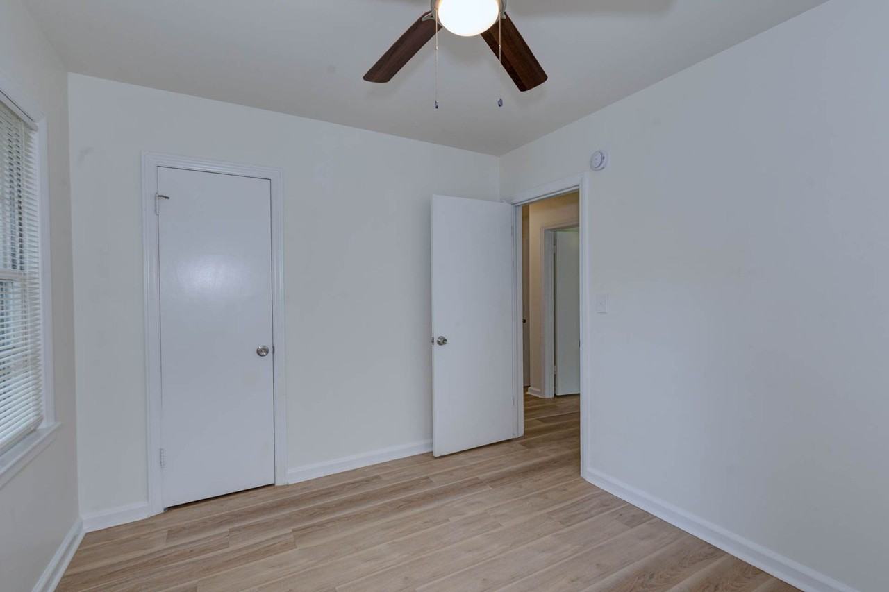 2864 Hawthorne Dr - Photo 3 of 25