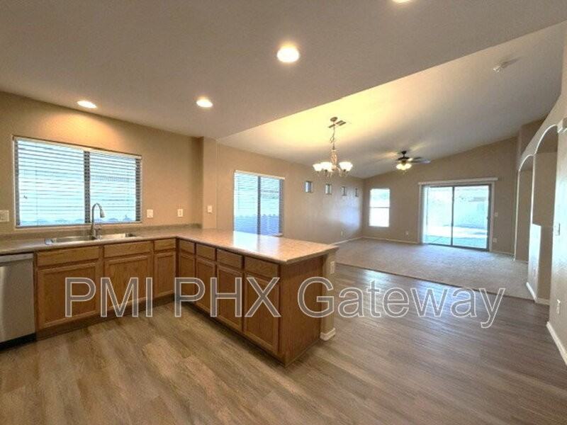 3238 E Elgin St - Photo 5 of 10