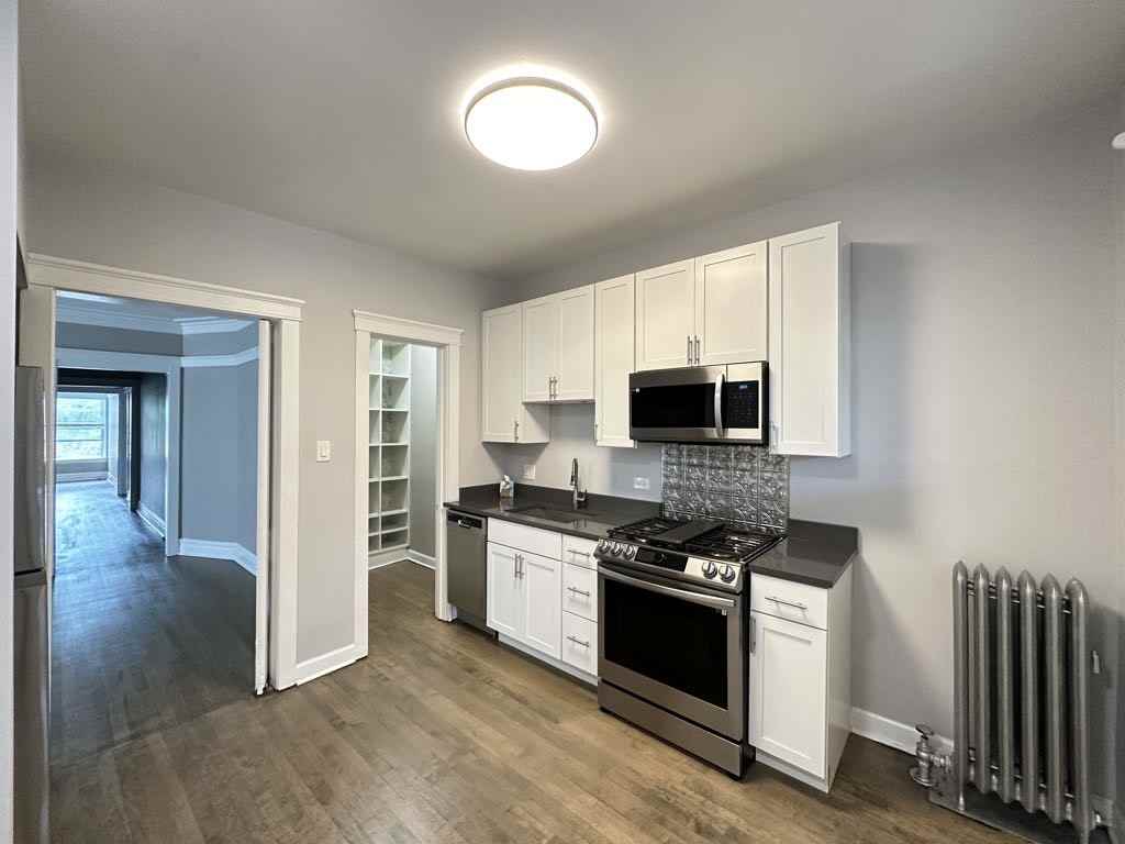 1452 W Winnemac Ave #3 - Photo 2 of 21
