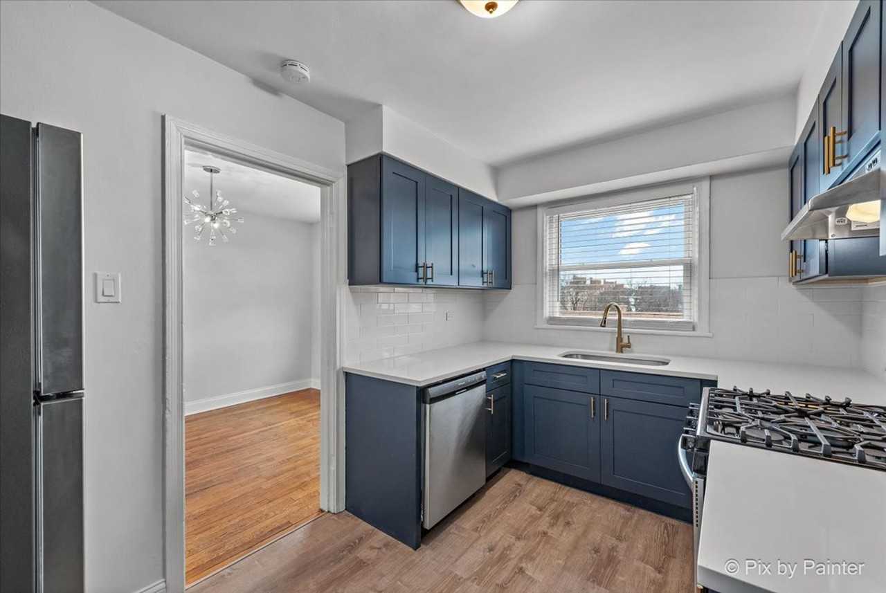 2721 W Berwyn Ave #1 - Photo 2 of 13