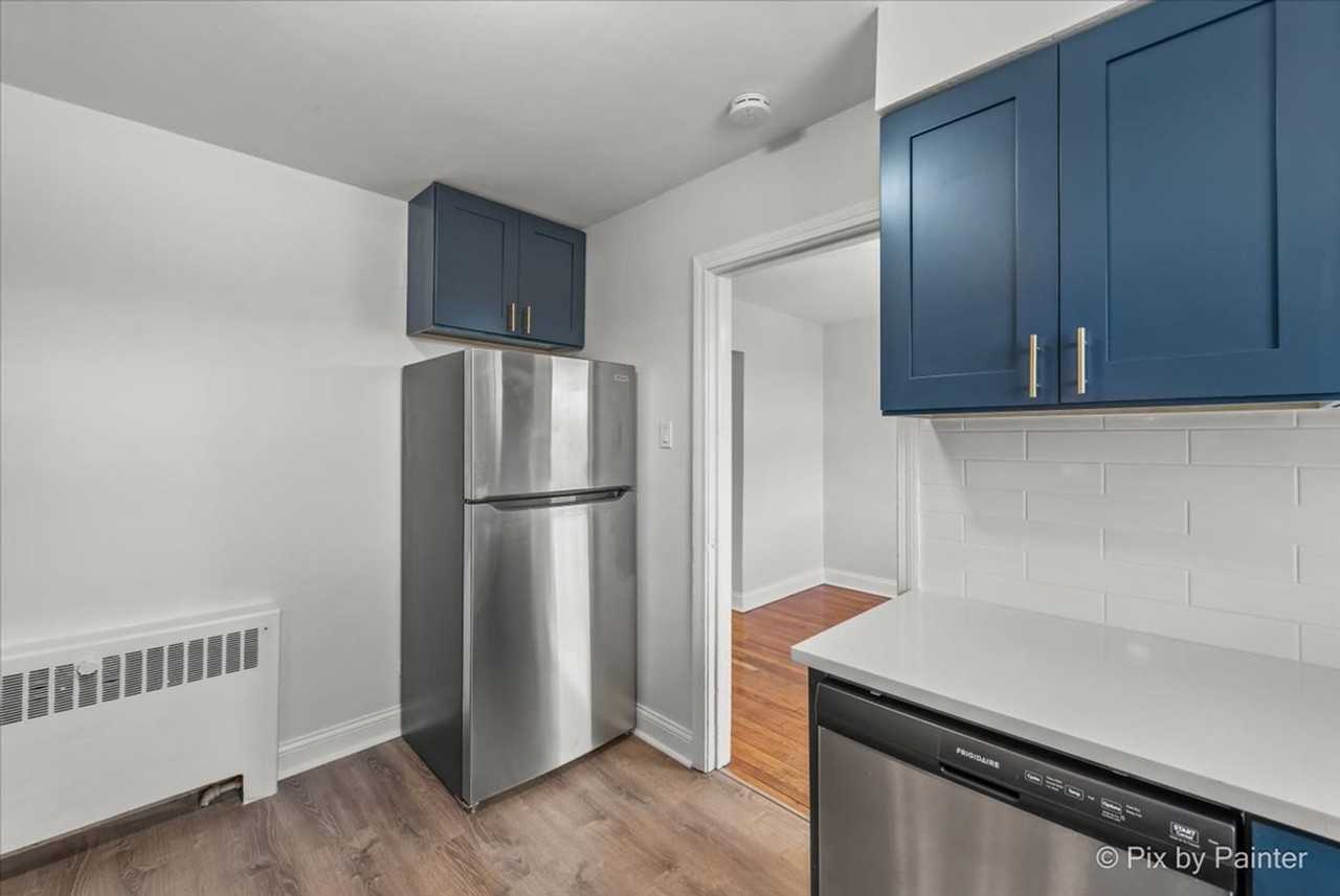 2721 W Berwyn Ave #1 - Photo 3 of 13