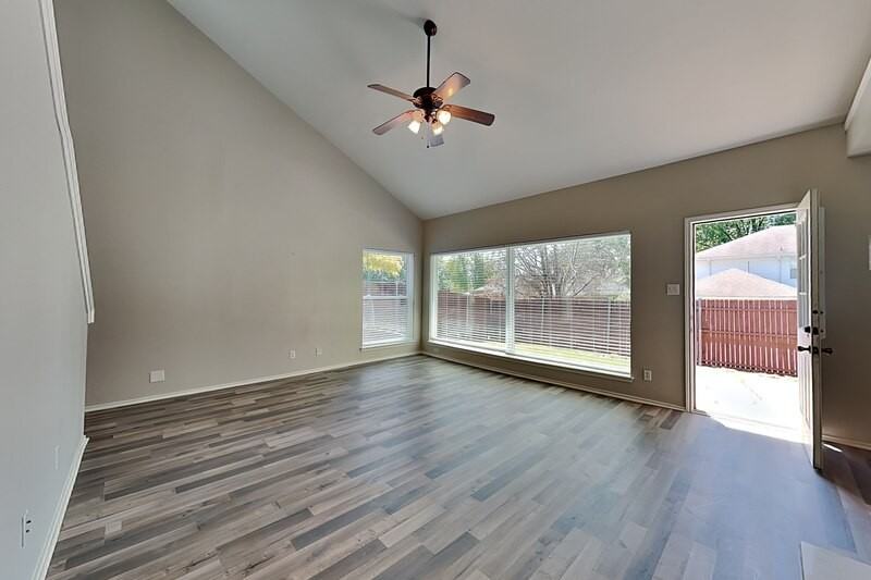3812 Dalston Ln - Photo 3 of 19