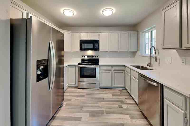 3812 Dalston Ln - Photo 4 of 19