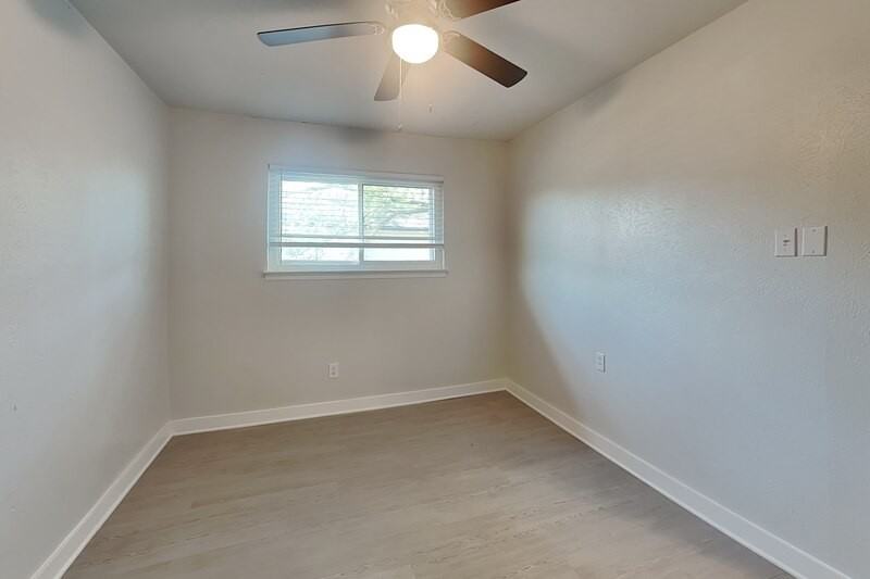 2803 Ursa Cir - Photo 7 of 17