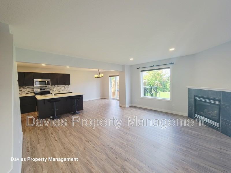 17348 8 Ave Sw - Photo 3 of 19